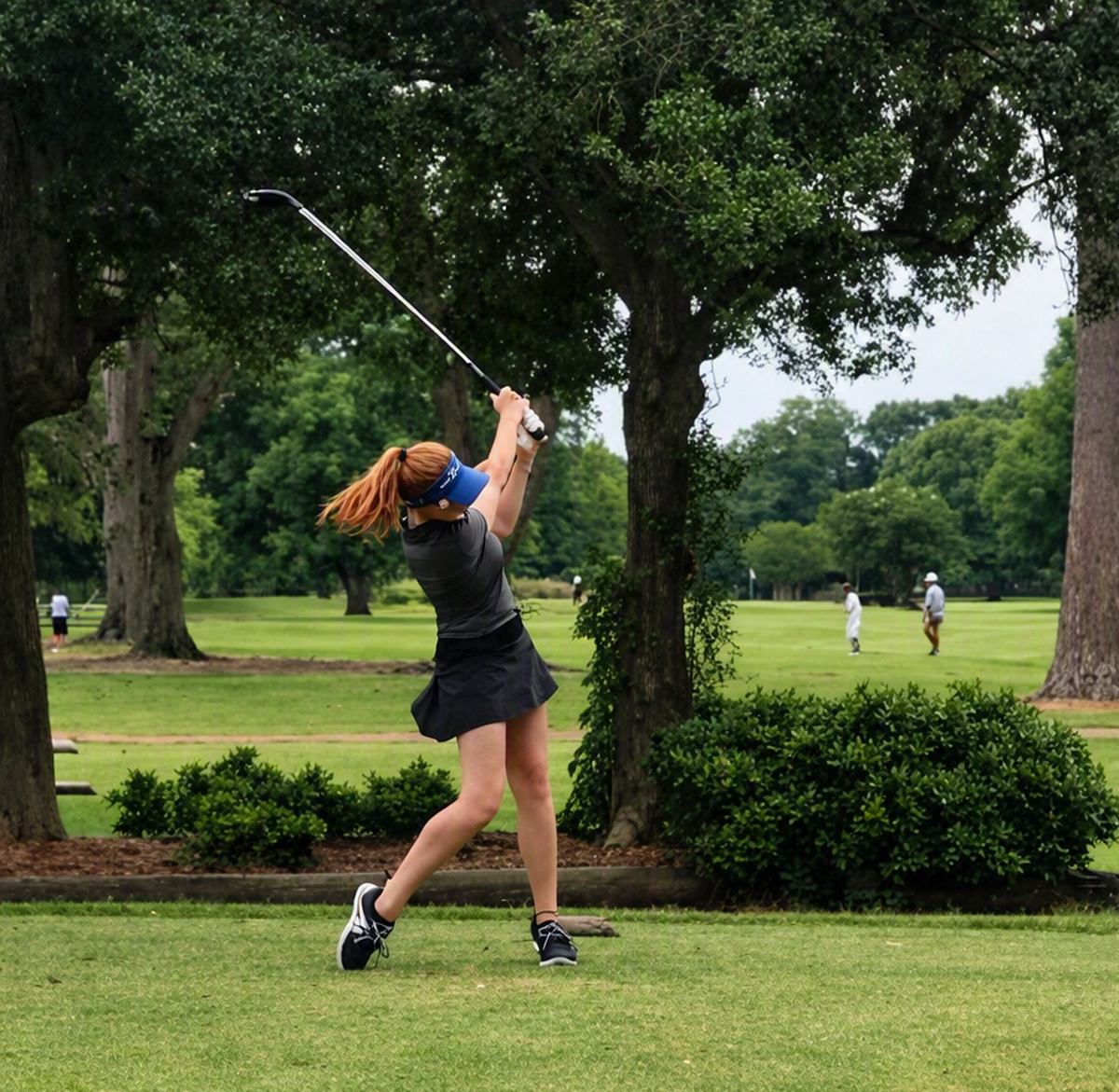 Kelsey Dill swings a golf club on a course, demonstrating her skill as a Jack O’Neill Memorial Charity Scholarship recipient and junior golfer.